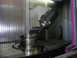 Механообрабатывающий центр с ЧПУ